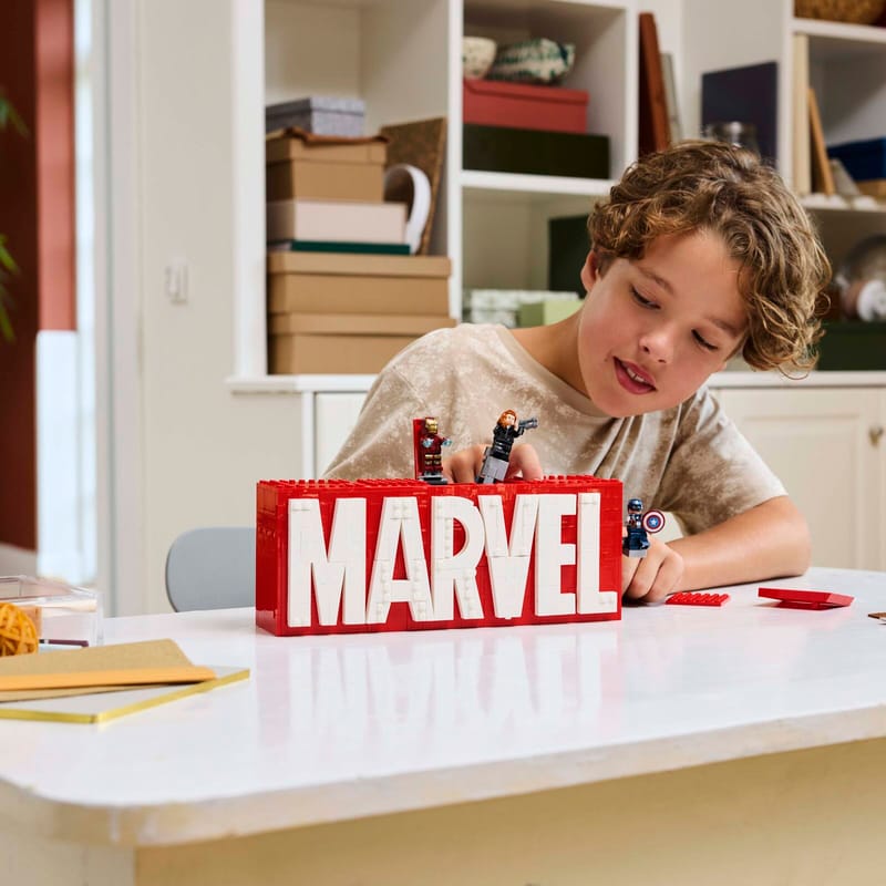 LEGO® Marvel 76313 Logo MARVEL a minifigurky
