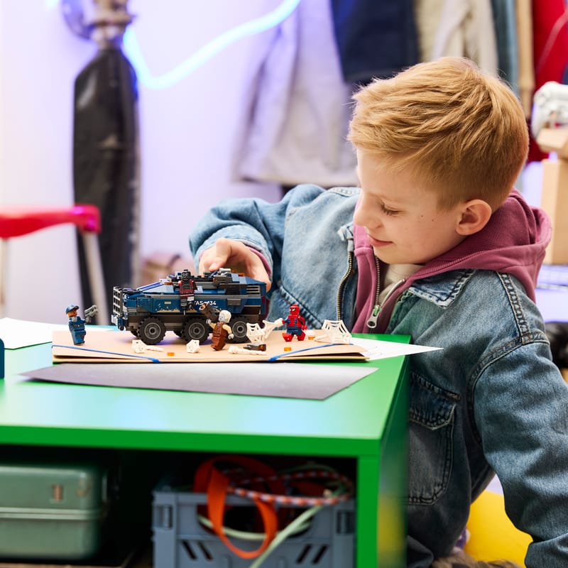LEGO® Marvel 76349 Spider-Man a honička za vězeňským transportérem