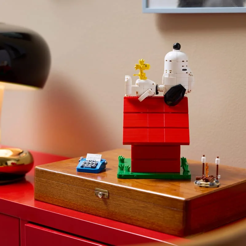 LEGO Ideas 21368 Peanuts: Snoopyho bouda — obrázek 10
