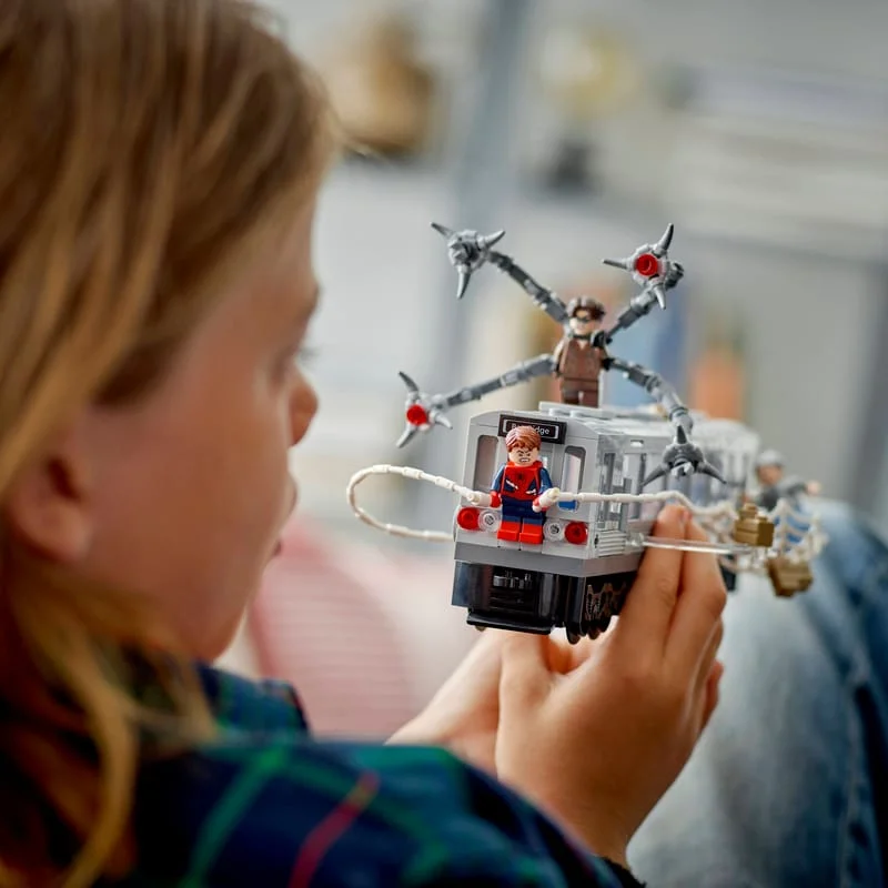 LEGO Marvel 76321 Spider-Man vs. Doc Ock: Scéna v metru — obrázek 10