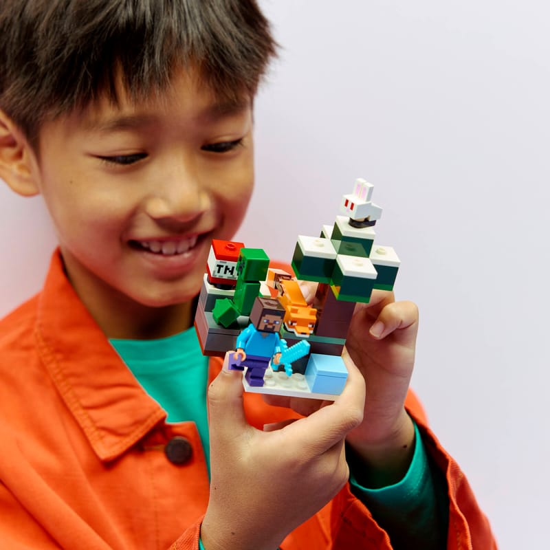 LEGO® Minecraft 21583 Steve a dobrodružství v tajze
