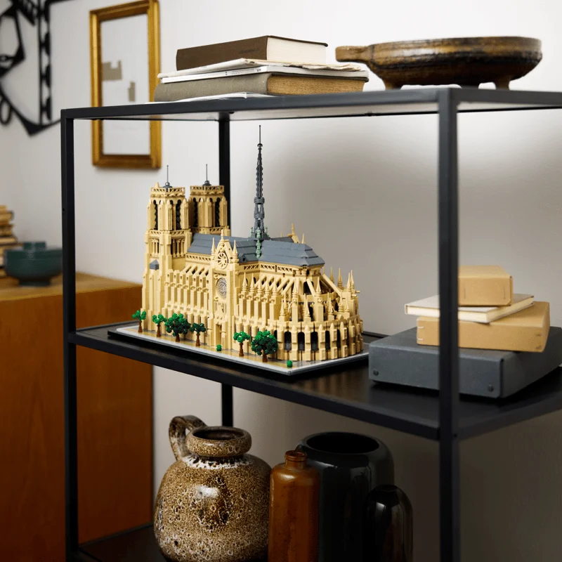 LEGO Architecture 21061 Notre-Dame v Paříži — obrázek 11