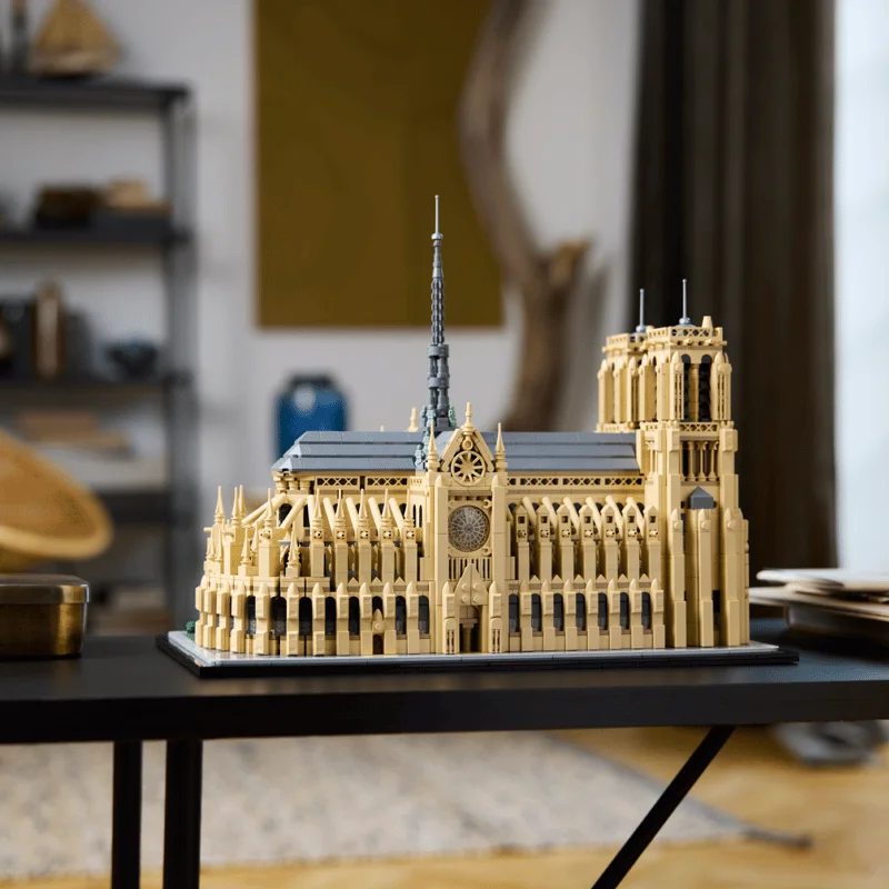 LEGO Architecture 21061 Notre-Dame v Paříži — obrázek 12