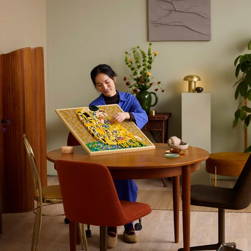 LEGO Art 31221 Gustav Klimt – Polibek — obrázek 5