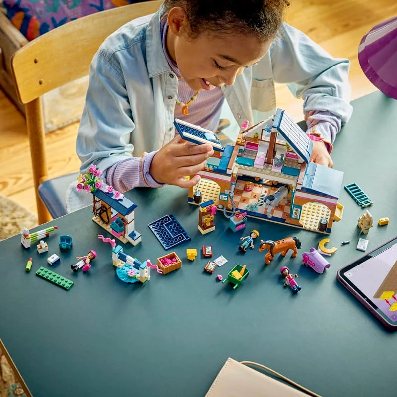 LEGO Friends 42688 Koňská stáj a jezdecká akademie — obrázek 11