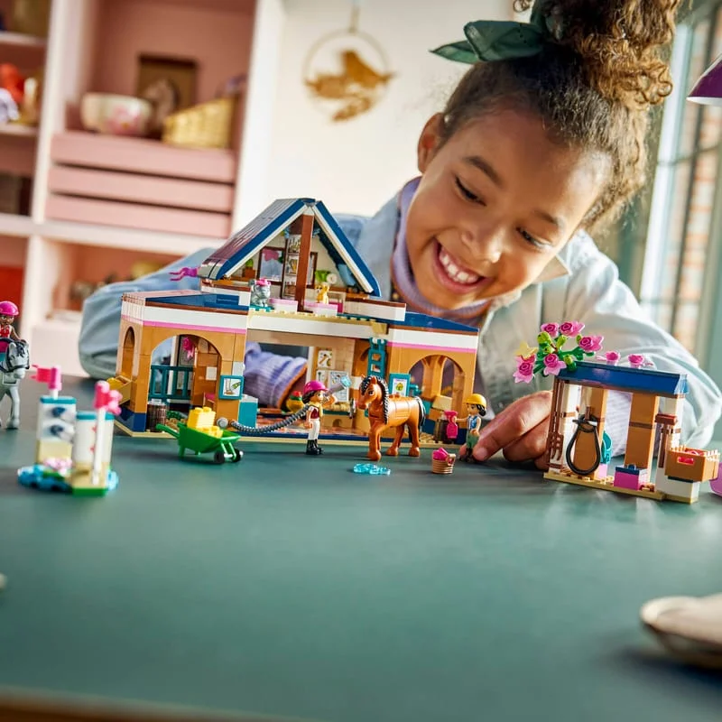 LEGO Friends 42688 Koňská stáj a jezdecká akademie — obrázek 12