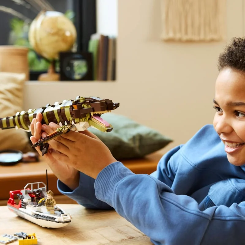 LEGO Jurassic World 76974 Mise na lodi s mosasaurem z kostek — obrázek 3