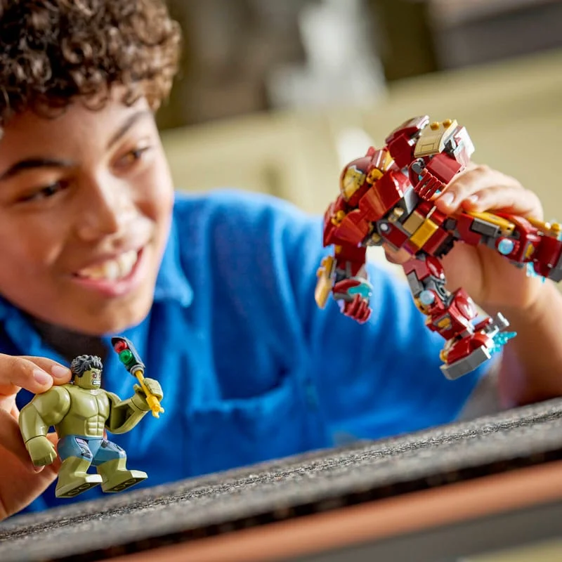 LEGO Marvel 76343 Hulkbuster vs. Hulk — obrázek 6