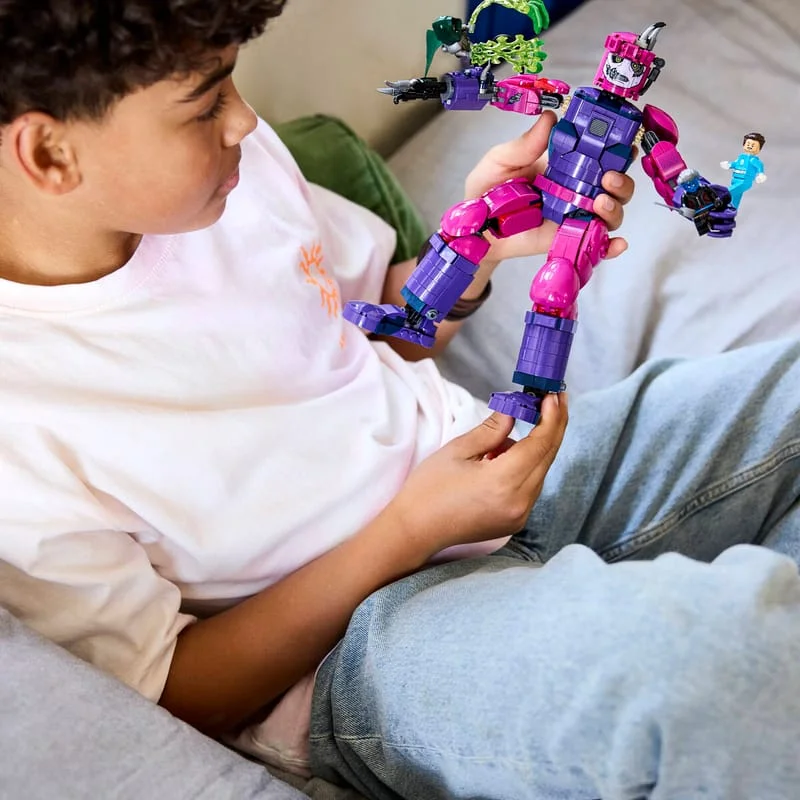 LEGO Marvel 76348 Velkolepá bitva: Avengers: Doomsday — obrázek 11