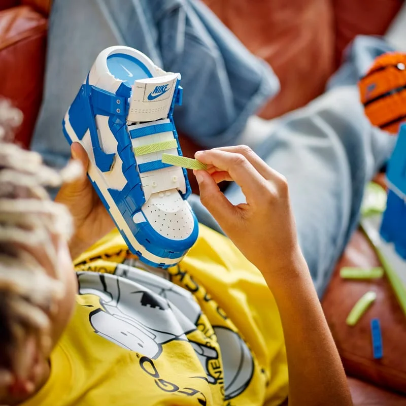 LEGO Nike 43008 Nike Dunk x LEGO Set — obrázek 12