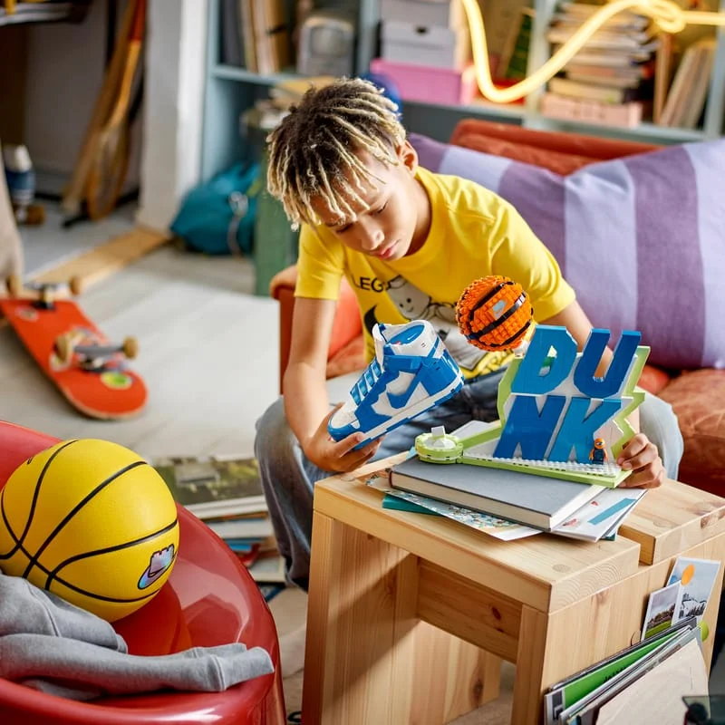 LEGO Nike 43008 Nike Dunk x LEGO Set — obrázek 6