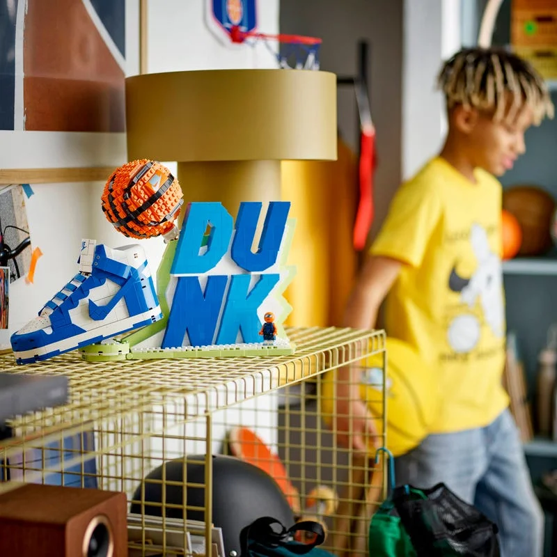LEGO Nike 43008 Nike Dunk x LEGO Set — obrázek 8