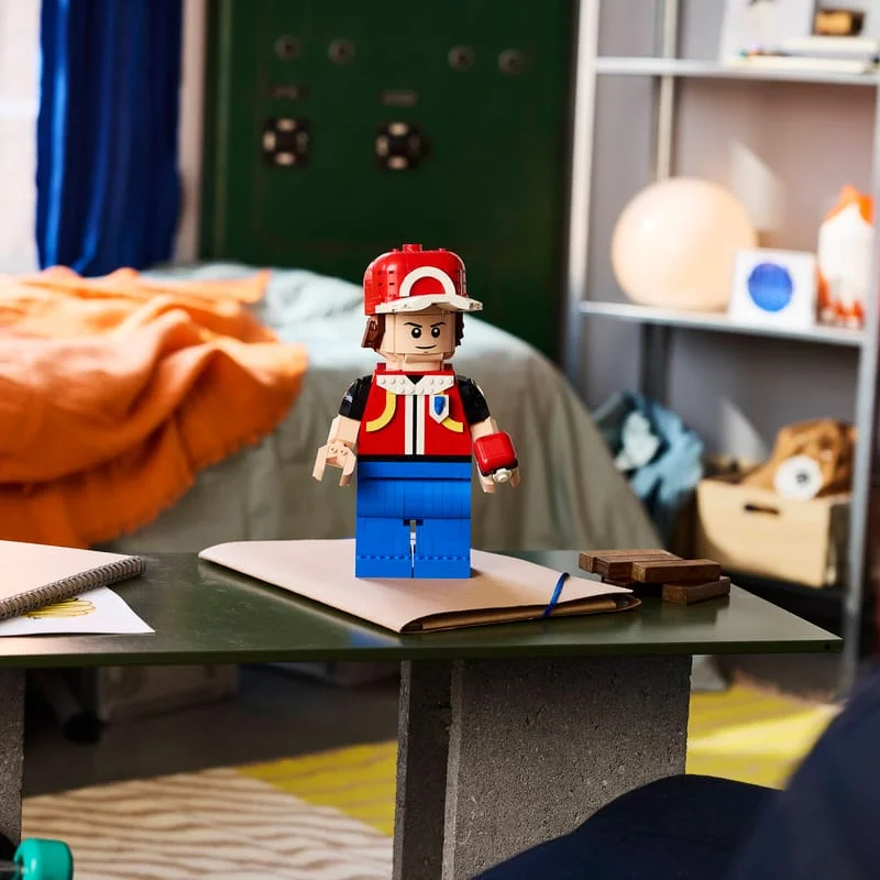 LEGO Pokémon 40868 Zvětšená minifigurka Reda — obrázek 10