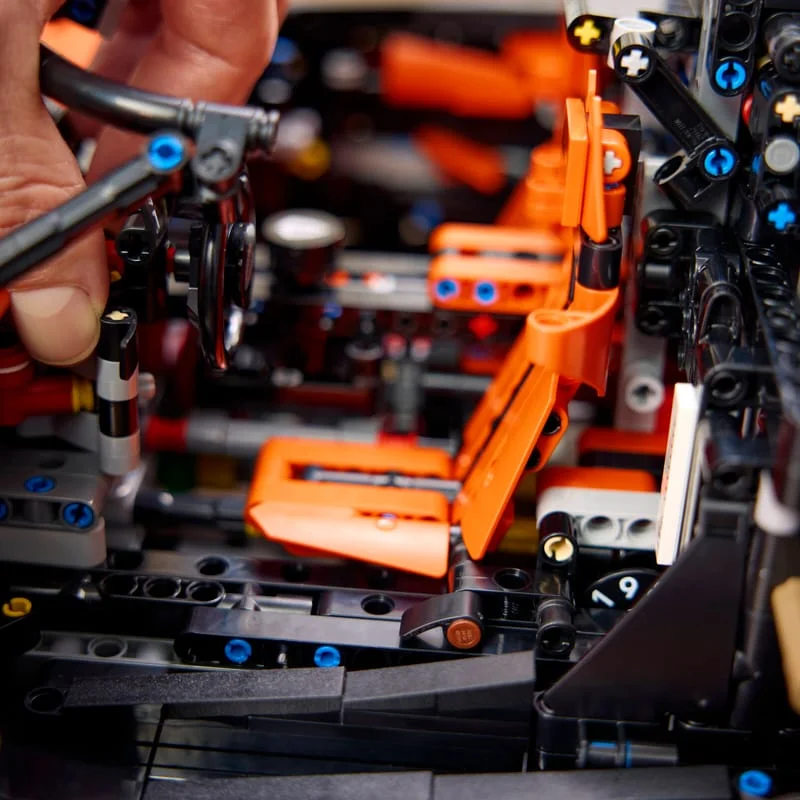 LEGO Technic 42232 Megacar Koenigsegg Sadair's Spear — obrázek 12
