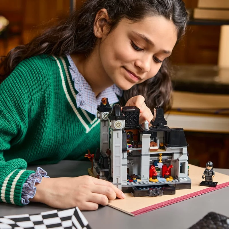 LEGO Wednesday 76788 Akademie Nevermore — obrázek 10