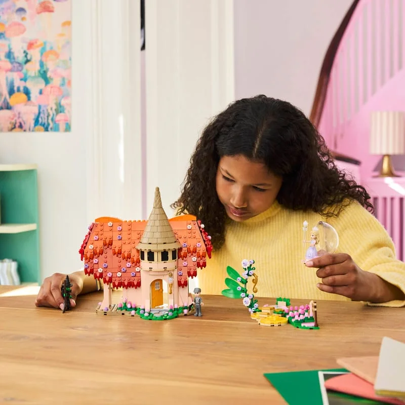 LEGO Wicked 75690 Glinda a Elphaba v Munchkinlandu — obrázek 7