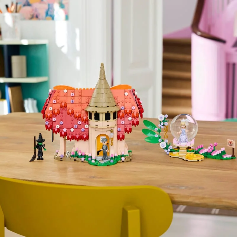 LEGO Wicked 75690 Glinda a Elphaba v Munchkinlandu — obrázek 9