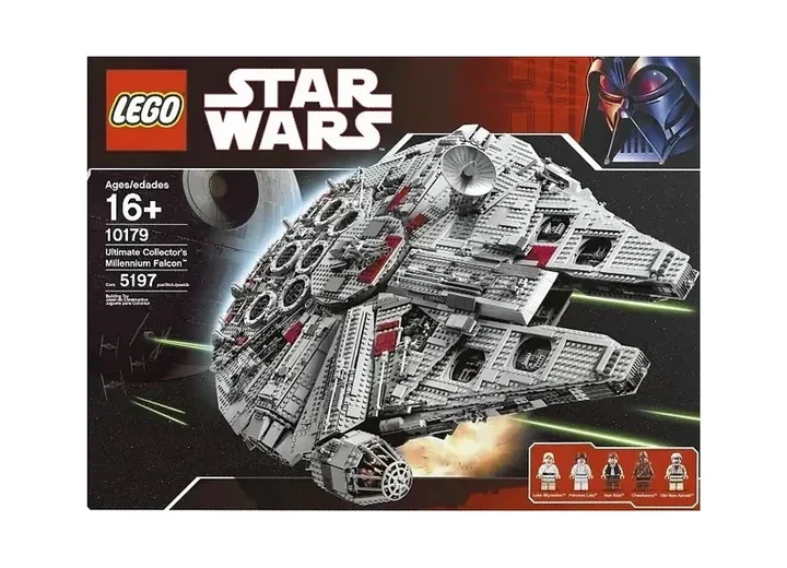 24. LEGO Star Wars 10179 - Millennium Falcon UCS