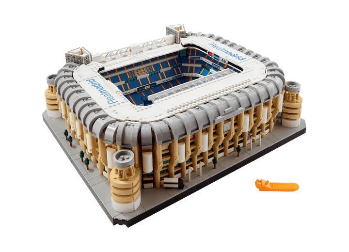18. LEGO Icons 10299 - Stadion Santiago Bernabéu
